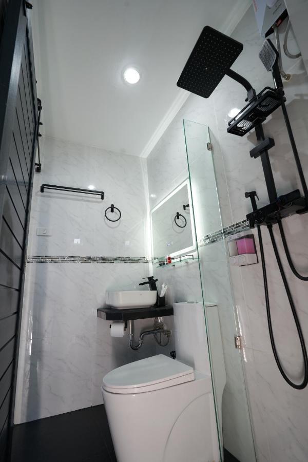 Thonglor Suites Hotel Bangkok Extérieur photo