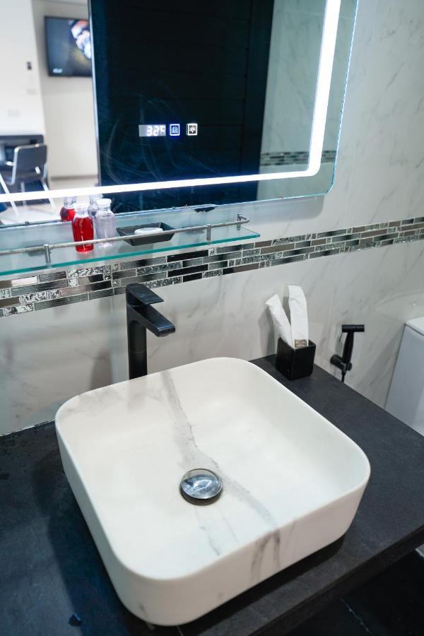 Thonglor Suites Hotel Bangkok Extérieur photo